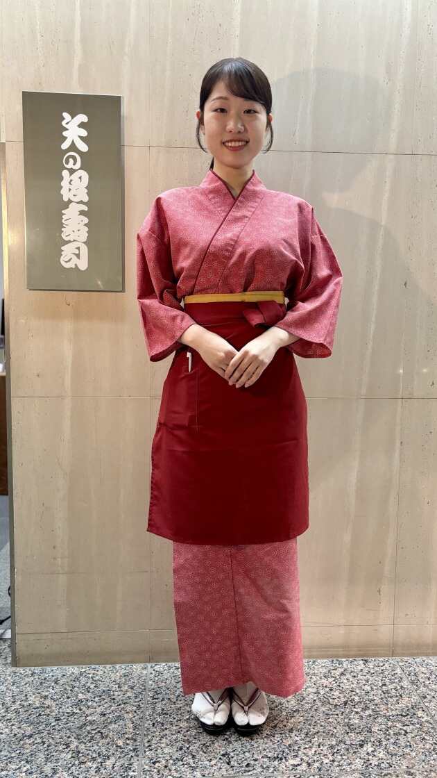 ホールスタッフの制服姿